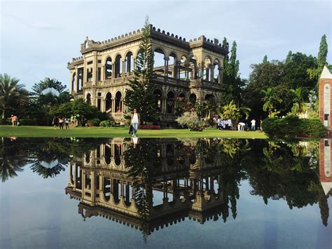 Bacolod – Travel guide at Wikivoyage.